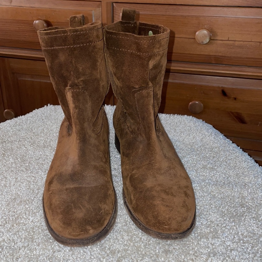 Frye Cara Short Boot brown suede size 9